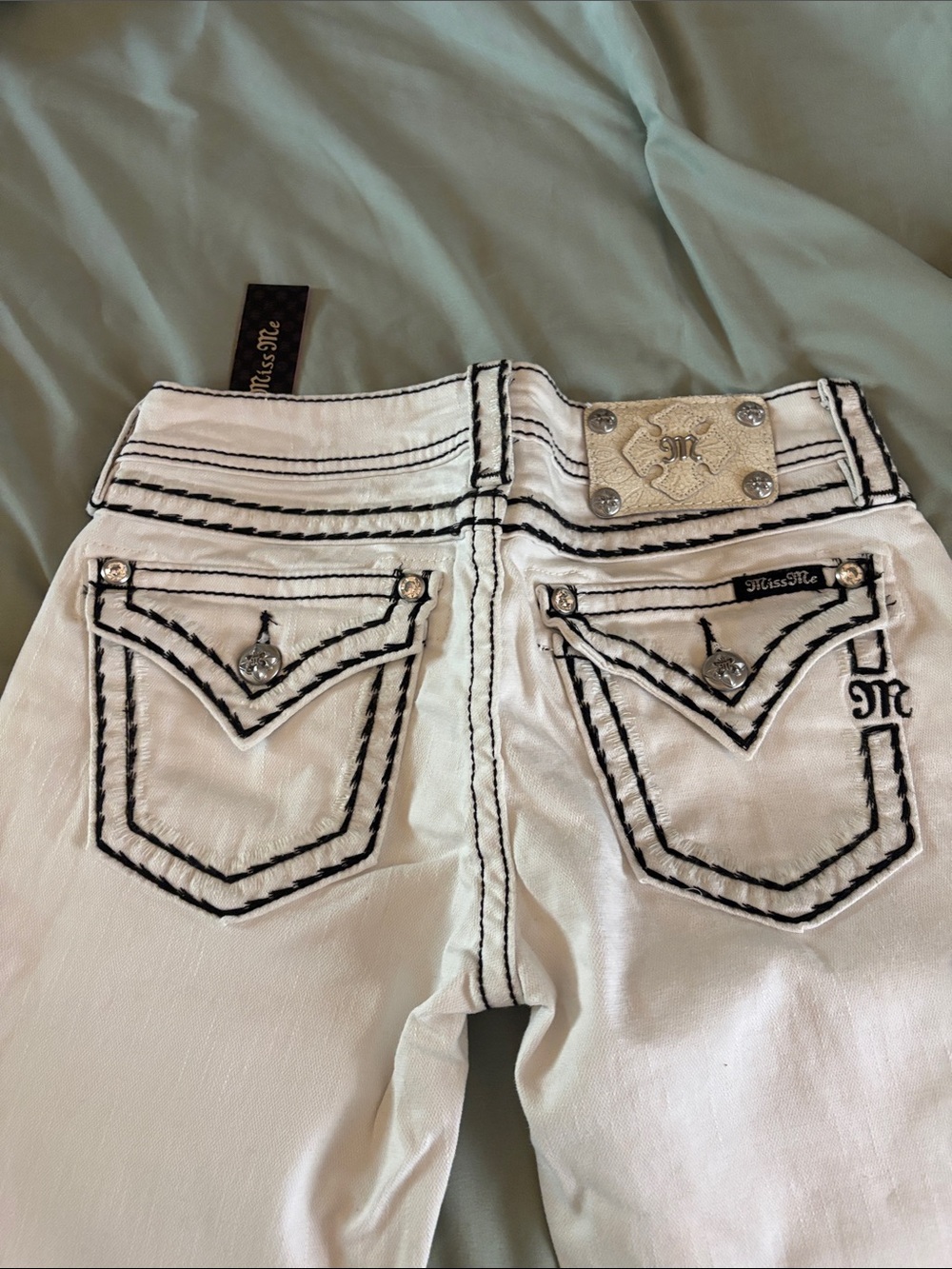 NWT Miss Me White Embroidered Back Pocket Jeans size 27